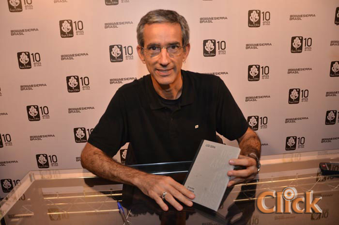 Lançamento do livro Dez anos em um mês – Parque D.Pedro Shopping