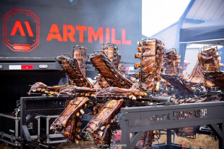 Churrasco On Fire, da dupla Fernando e Sorocaba, estreia em Indaiatuba com um espetáculo musical e gastronômico único